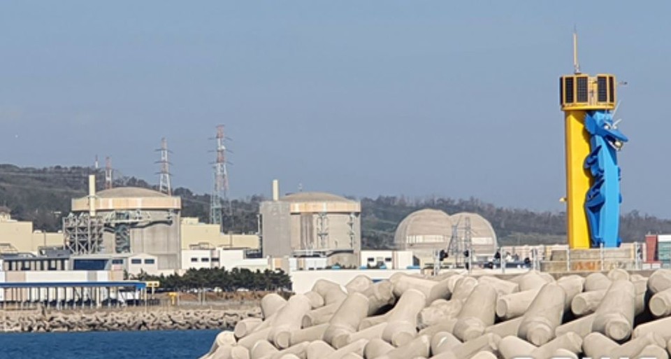 국내 최초 가압중수로형 원자력발전소로 2012년 11월 가동이 정지된 월성 1호기.