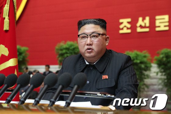 (평양 노동신문=뉴스1) = 김정은 북한 국무위원장이 지난 5일 평양에서 제8차 노동당 대회를 열고 개회사를 진행했다고 노동당 기관지 노동신문이 6일 밝혔다.