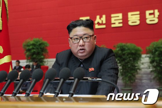 (평양 노동신문=뉴스1) = 제8차 노동당 대회를 진행 중인 김정은 북한 국무위원장.