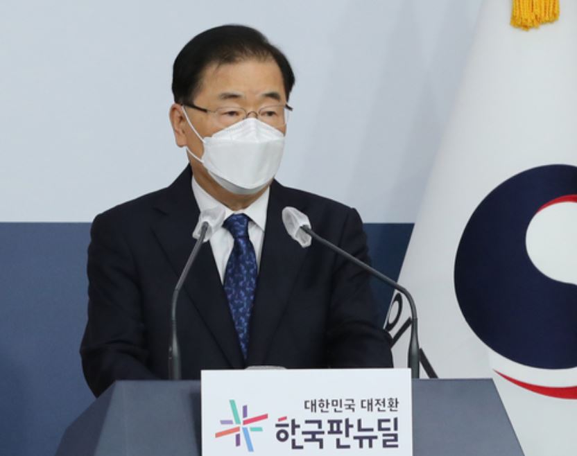 정의용 외교부 장관이 3월 31일 오전 서울 종로구 외교부청사에서 내신기자단 브리핑에서 발언을 하고 있다.