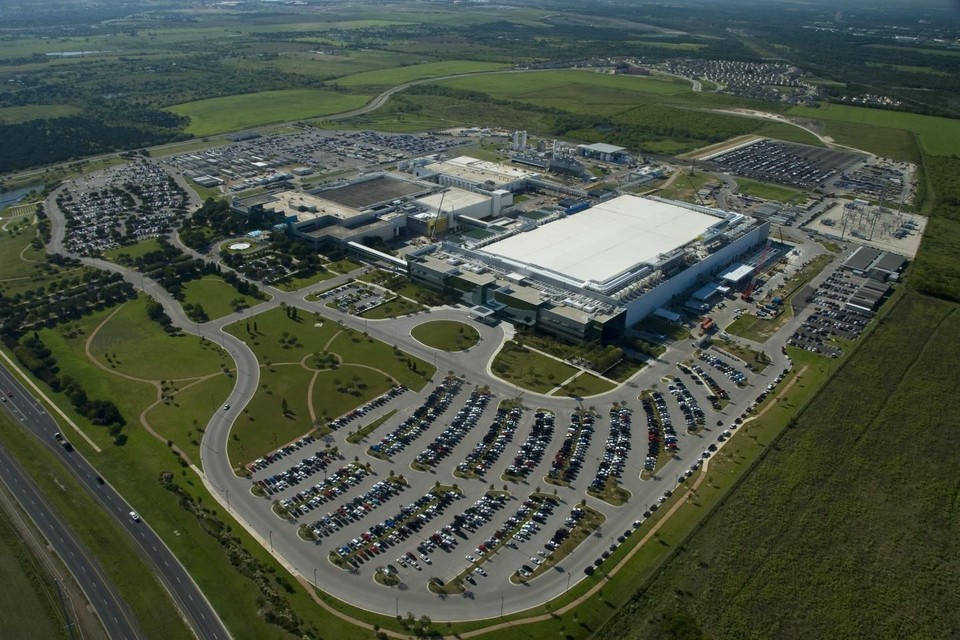 조 바이든 행정부가 미국 중심의 반도체 공급망 재편에 나서면서 증설 압박을 받고 있는 삼성전자의 미국 텍사스 오스틴 반도체 공장. (사진 = 삼성전자)