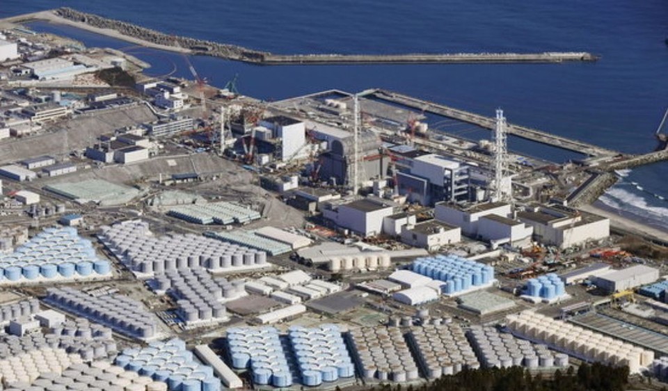 일본 후쿠시마 제1원자력발전소 부지 내에 방사성 오염수 저장용 물탱크가 빼곡히 들어서 있다.