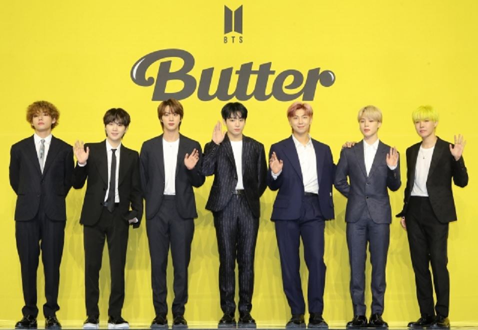 방탄소년단(BTS)이 5월 21일 서울 송파구 올림픽공원 올림픽홀에서 열린 새 디지털 싱글 'Butter' 발매 기념 글로벌 기자간담회에서 포즈를 취하고 있다. ⒸKR DB