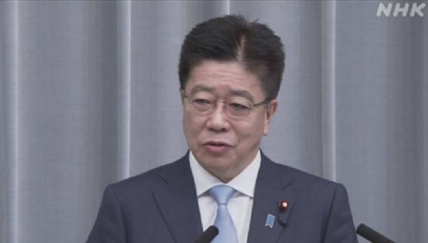 일본 정부 대변인 가토 가쓰노부(加藤勝信) 관방장관. (NHK 방송 캡처)