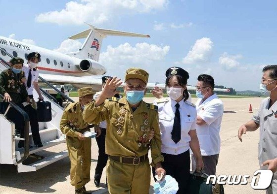 북한 노동당 기관지 노동신문은 26일 제7차 전국노병대회 참가자들이 전날 평양에 도착했다고 보도했다.