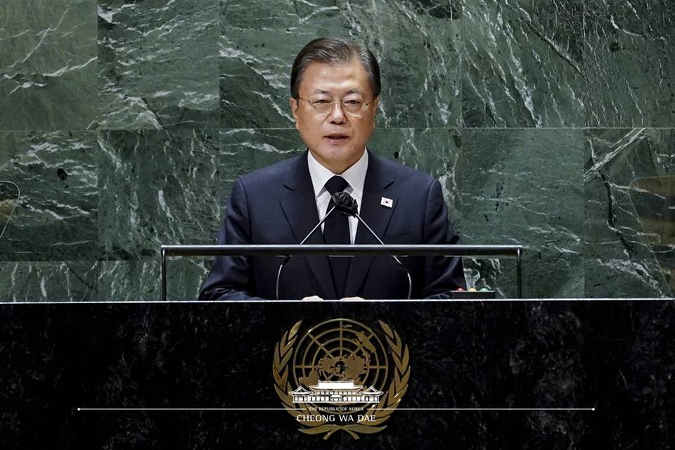 문재인 대통령이 9월20일(현지시간) 뉴욕 유엔본부에서 열린 제76차 유엔 총회에서 연설하고 있다.