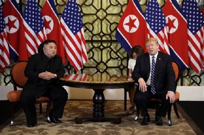 2019년 2월  28일 베트남 하노이에서 열린 김정은 북한 노동당 총비서와 도널드 트럼프 미국 대통령의 2차 북미 정상회담.(CNN 캡처)