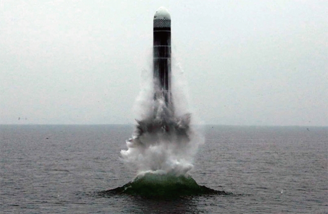 북한이 지난 2019년 10월2일 강원도 원산 인근 해상에서 잠수함발사탄도미사일(SLBM) '북극성-3형'을 시험발사했다. (노동신문 갈무리)