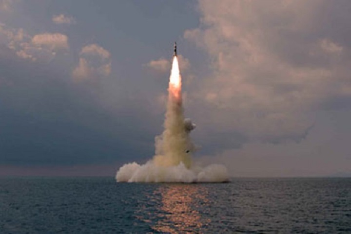 북한이 19일 시험발사한 잠수함발사탄도미사일.(사진=노동신문 갈무리)