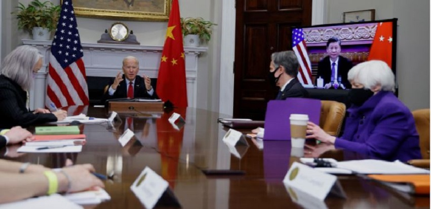 조 바이든 미국 대통령이 15일(현지시간) 워싱턴 백악관에서 시진핑 중국 국가주석과 화상으로 정상회담을 하고 있다. (아리랑TV 캡처)