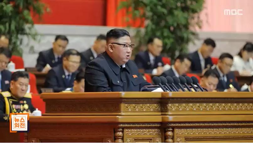 올 초 1월 열린 북한 노동당 제8차 대회에서 김정은 총비서가 연설하고 있다. (MBC TV 캡처)