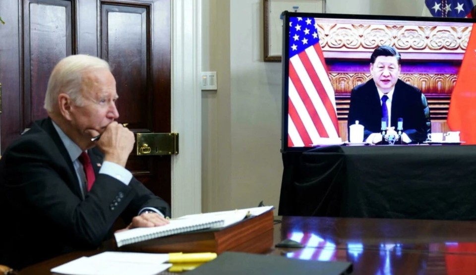 조 바이든 미국 대통령이 지난달 15일 백악관에서 시진핑 중국 국가주석과 화상 회담하고 있다. ⒸVOA TV