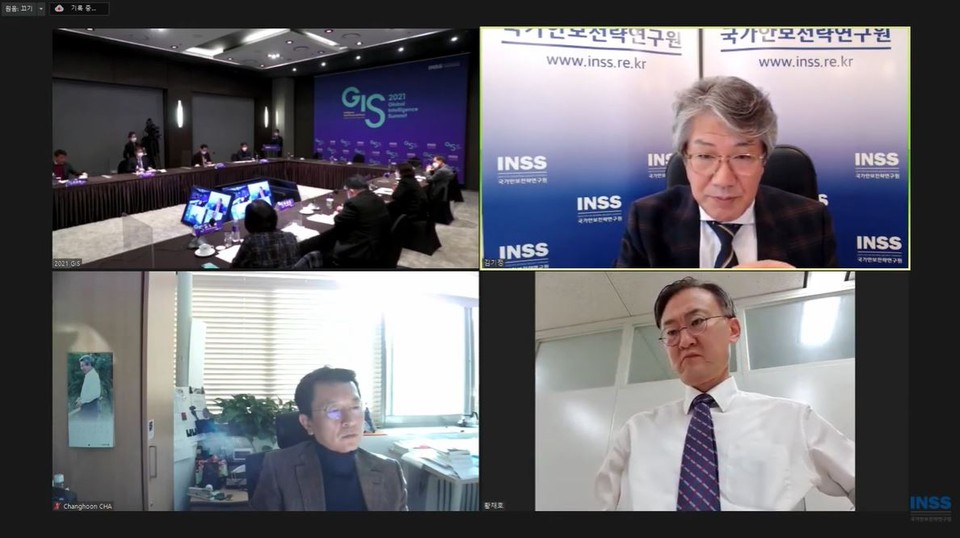 15일 국가안보전략연구원이 주최한 제4회 글로벌인텔리전스서밋(GIS) 3일차 회의에서 전문가들이 토론을 하고 있다.(사진=국가안보전략원 유튜브 캡처)