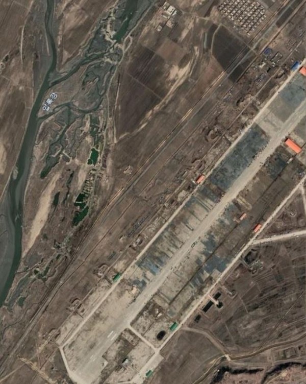 검역시설이 설치된 북한 평안북도 의주비행장 위성사진 (구글 어스 캡처)