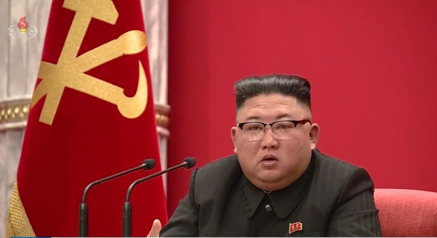 ​북한 김정은 노동당 총비서가 전원회의에서 연설을 하고 있다.(조선중앙TV 갈무리)​