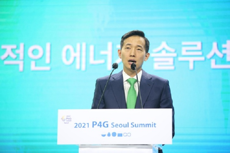 지난달 31일 김동관 한화솔루션 대표이사가 2021 P4G 서울 정상회의 에너지세션에서 기조연설을 하고 있다(한화솔루션 제공)