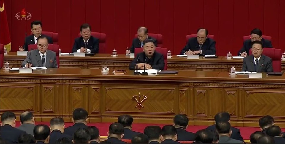 15일 열린 북한 노동당 중앙위원회 제8기 제3차 전원회의.(조선중앙TV 갈무리)