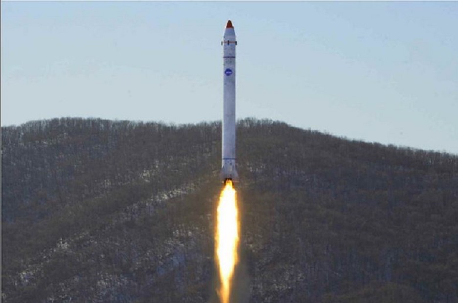북한 국가우주개발국은 지난해 12월 18일 평안북도 철산군 동창리 서해위성발사장에서 정찰위성 개발을 위한 최종 단계의 중요 시험을 했다고 밝혔다.