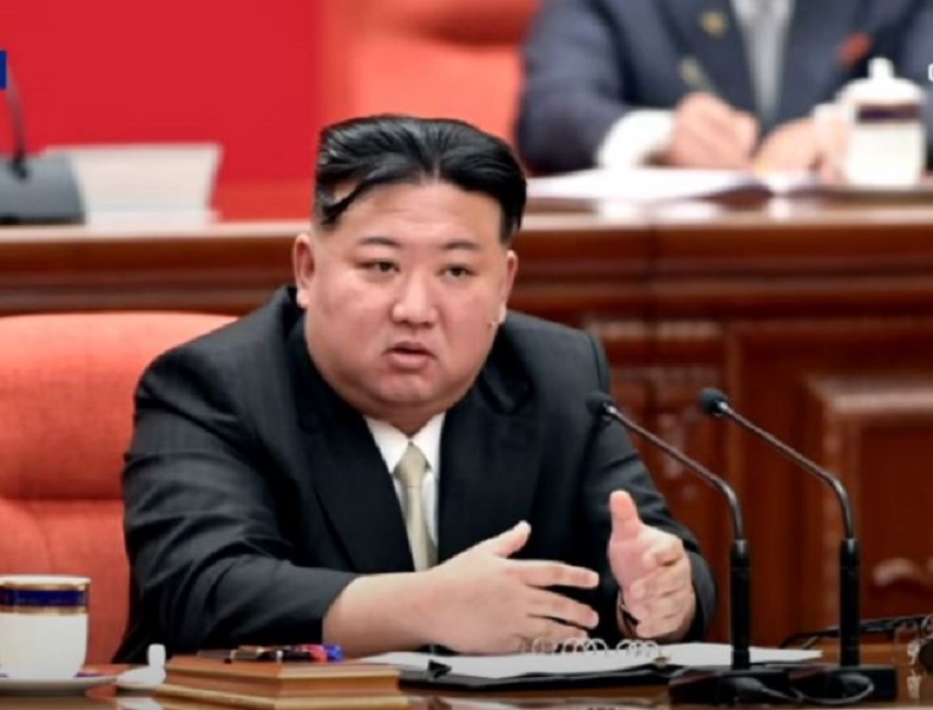 김정은 북한 노동당 총비서는 지난 26일부터 30일까지 열린 노동당 전원회의에서 남북관계를 전쟁 중에 있는 두 교전국 관계라고 밝혔다.(조선중앙TV 갈무리)