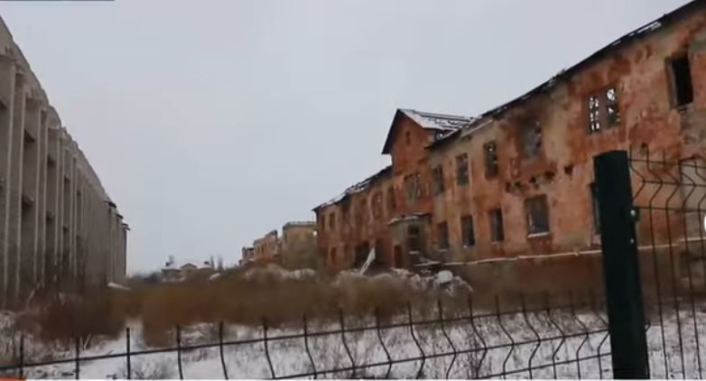 우크라이나의 공격으로 파괴된 돈바스 지역 건물들.(스푸트니크TV 갈무리)