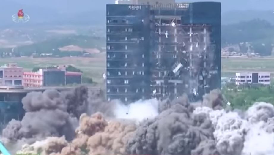 지난 2020년 6월 16일 남북공동연락사무소 폭파 장면.(조선중앙TV 갈무리)
