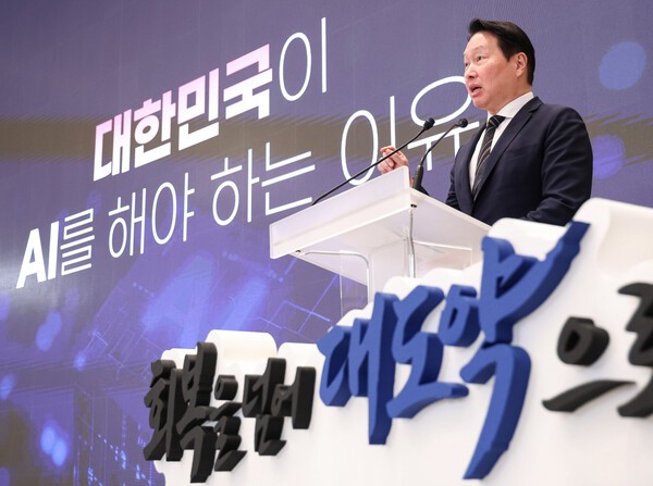 최태원 SK그룹 회장, 'AI 풀스택'으로 글로벌 판도 바꾼다 - 뉴스 썸네일 이미지